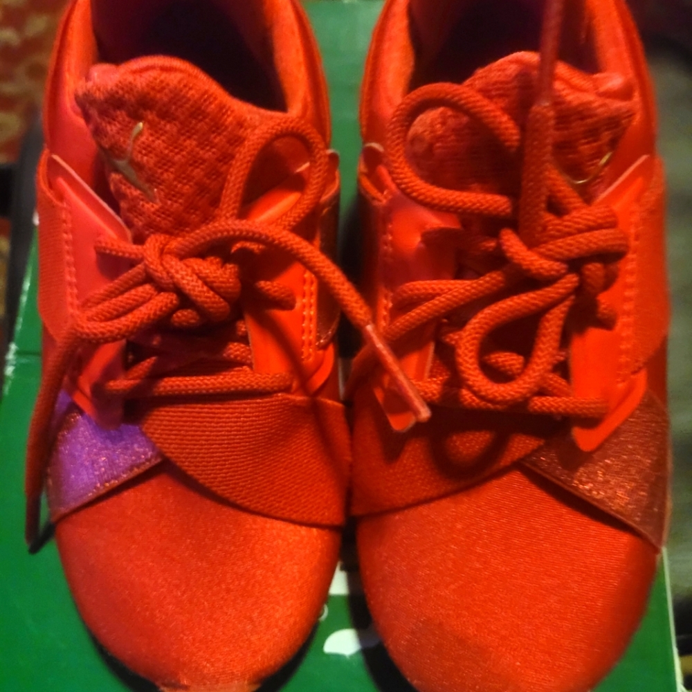 Great condition! Kids Puma Muse Metal Straps PS!